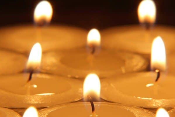 Pardridge Insurance urges you to follow the 10 Commandments of Candle Safety