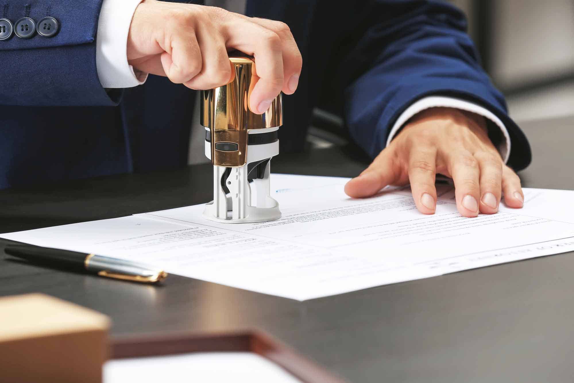 What Does A Notary Say