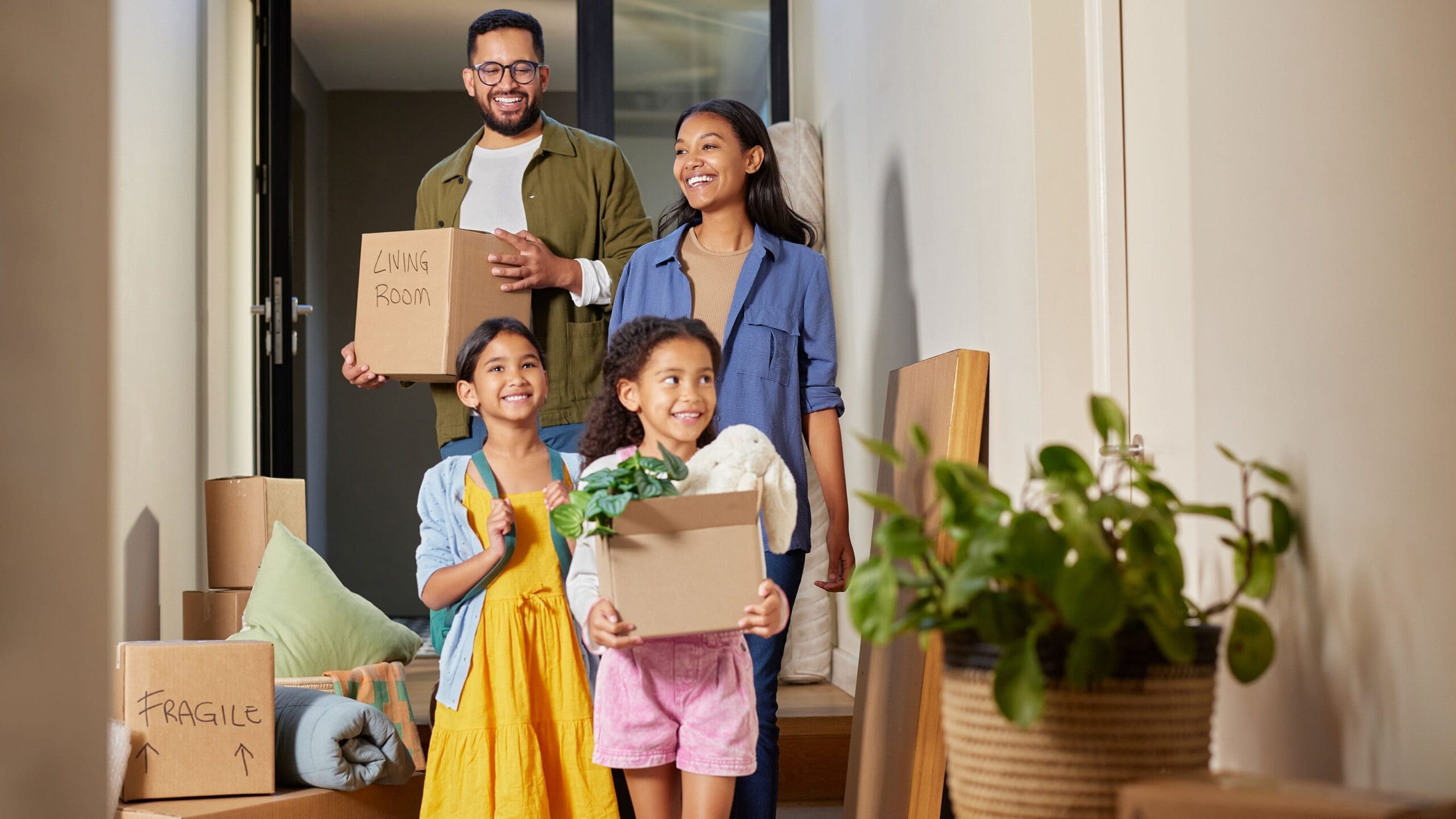moving-resources-l family moving boxes into new house