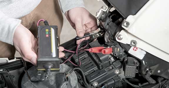 someone_testing_a_motorcycle_battery__575x300