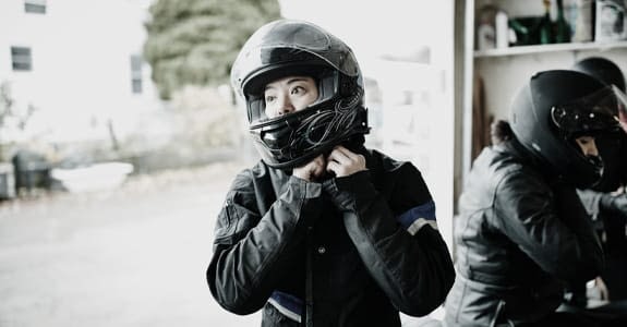 3_3_motorcycle_helmets_575x300