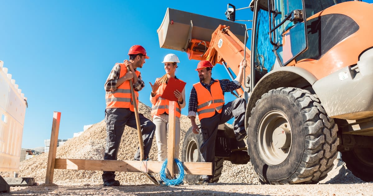 Coastal Contractors Insuranec in Hampstead commerical insurance Contractors on jobsite in sun