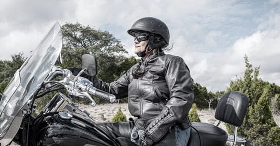 lady_motorcycle_rider_575x300 Lady Motorcycle Rider