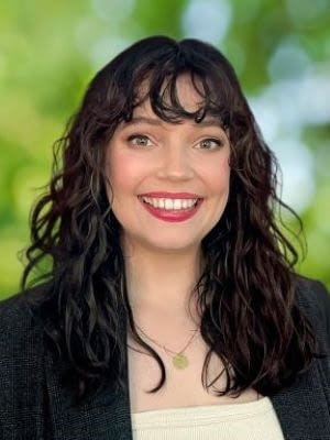 Caitlin_Stoodley 300×400 Caitlin_Stoodley 300x400