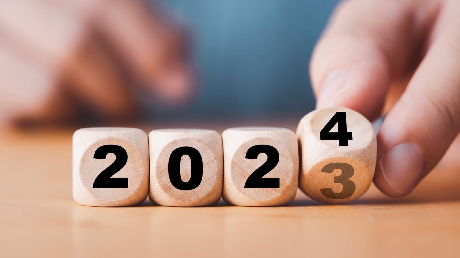 2024 blocks turning from 2023 to 2024
