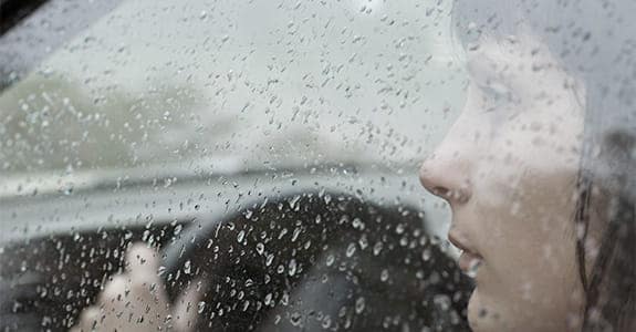 rain_drops_on_a_car_575x300-1