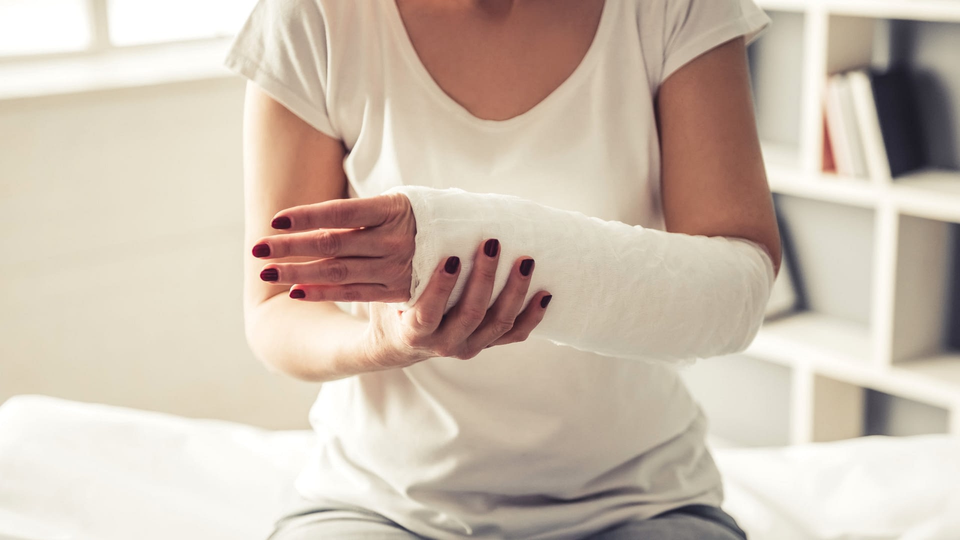 Women with arm in a cast.