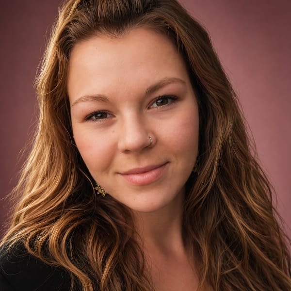 Shannon Headshot