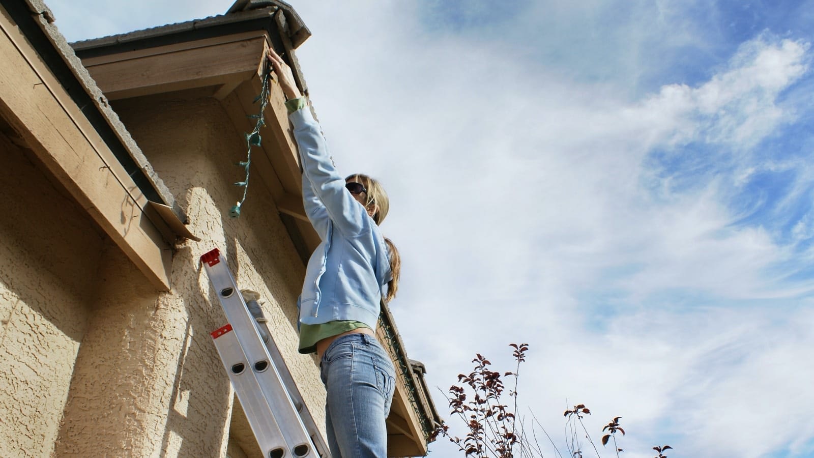 Ladder-Hanging-Lights-Decorations.jpg