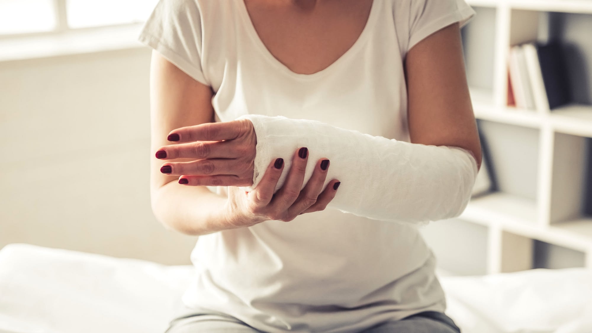 Women with arm in a cast.