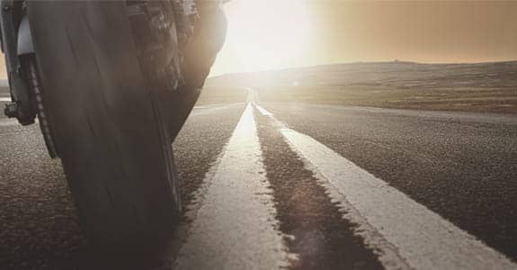 motorcycle_tire_on_a_road_575x300