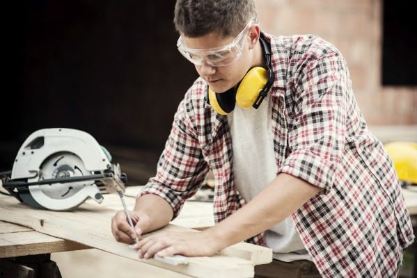 contractor-cutting-wood.jpg