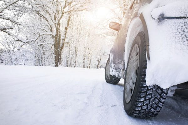 car-driving-on-ice1.jpg