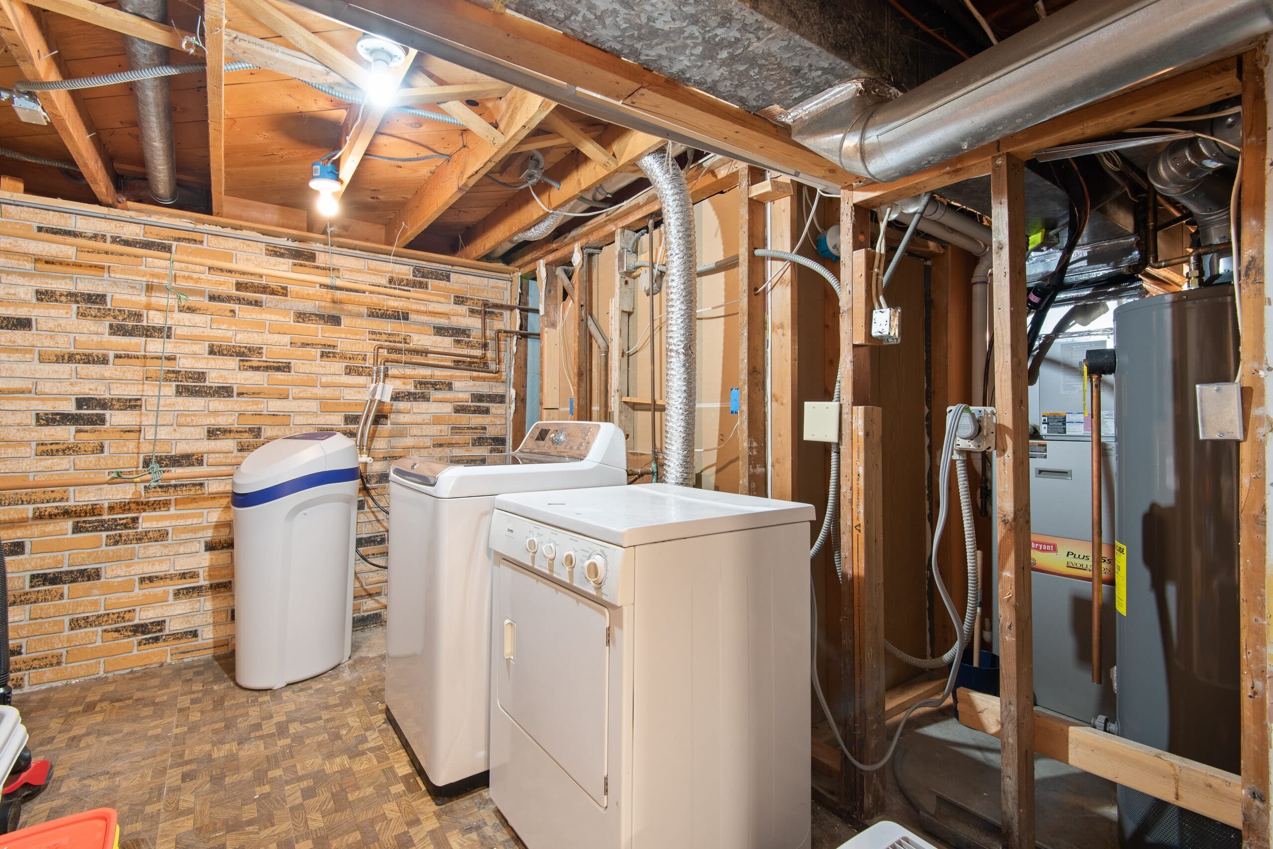 pexels-đỗ-huy-hoàng-10847199 Photo by Đỗ Huy Hoàng: https://www.pexels.com/photo/white-top-load-washing-machine-and-dryer-inside-the-room-10847199/