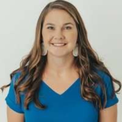 Leslie Sliva Headshot
