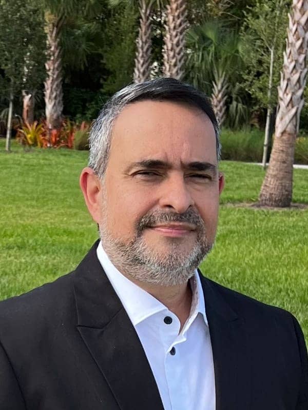 Carlos Guzman Carlos Guzman headshot