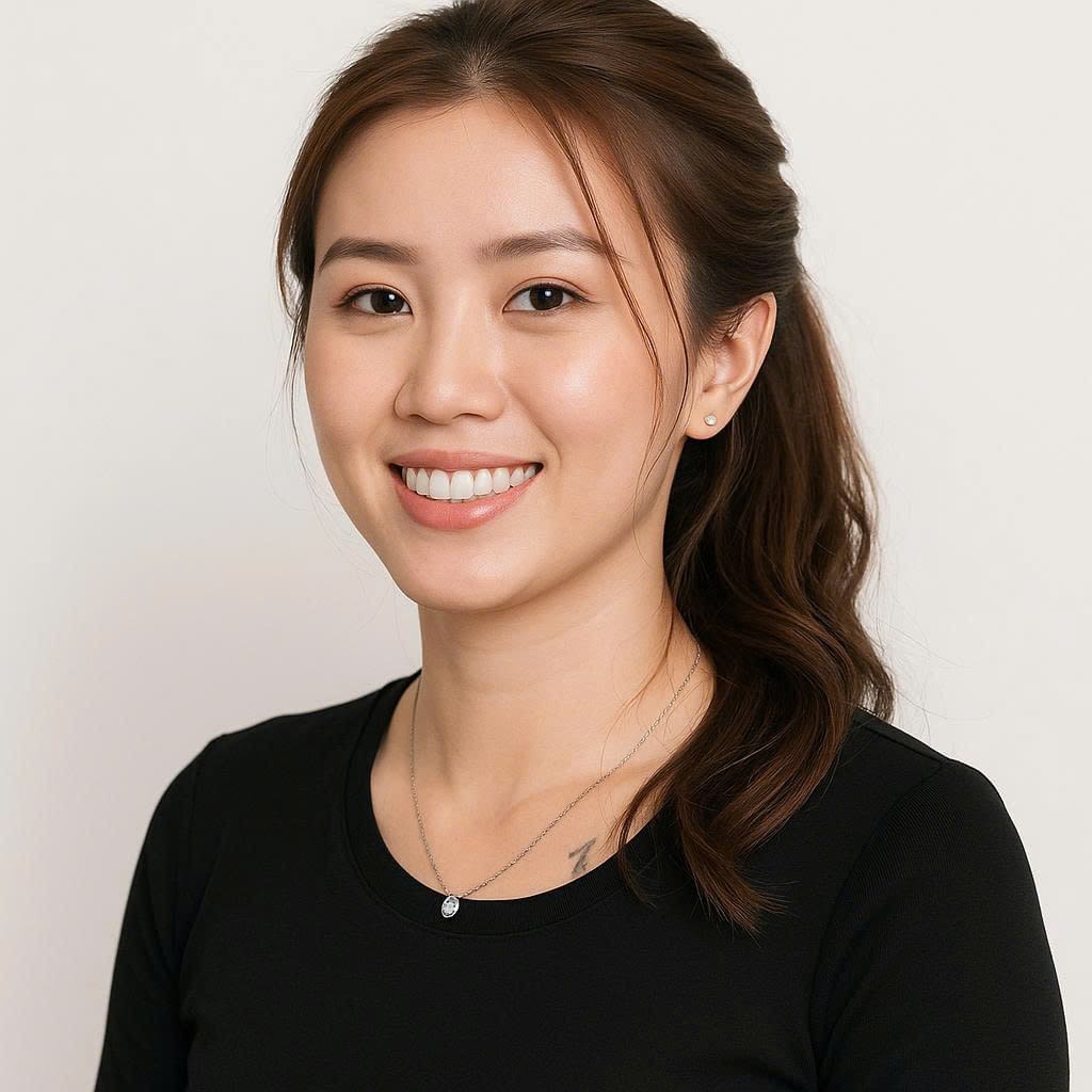 4- Headshot- (Tram Tran)