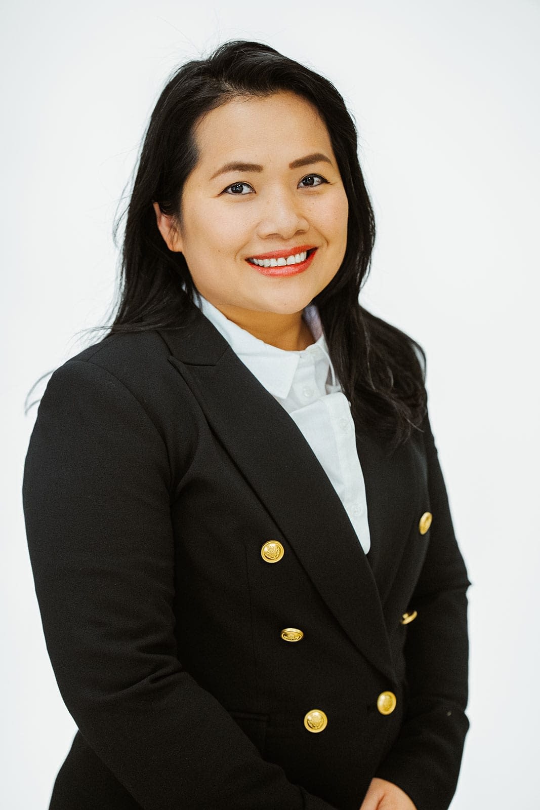 4-Headshot—Thuy-dao 4-Headshot---Thuy-dao