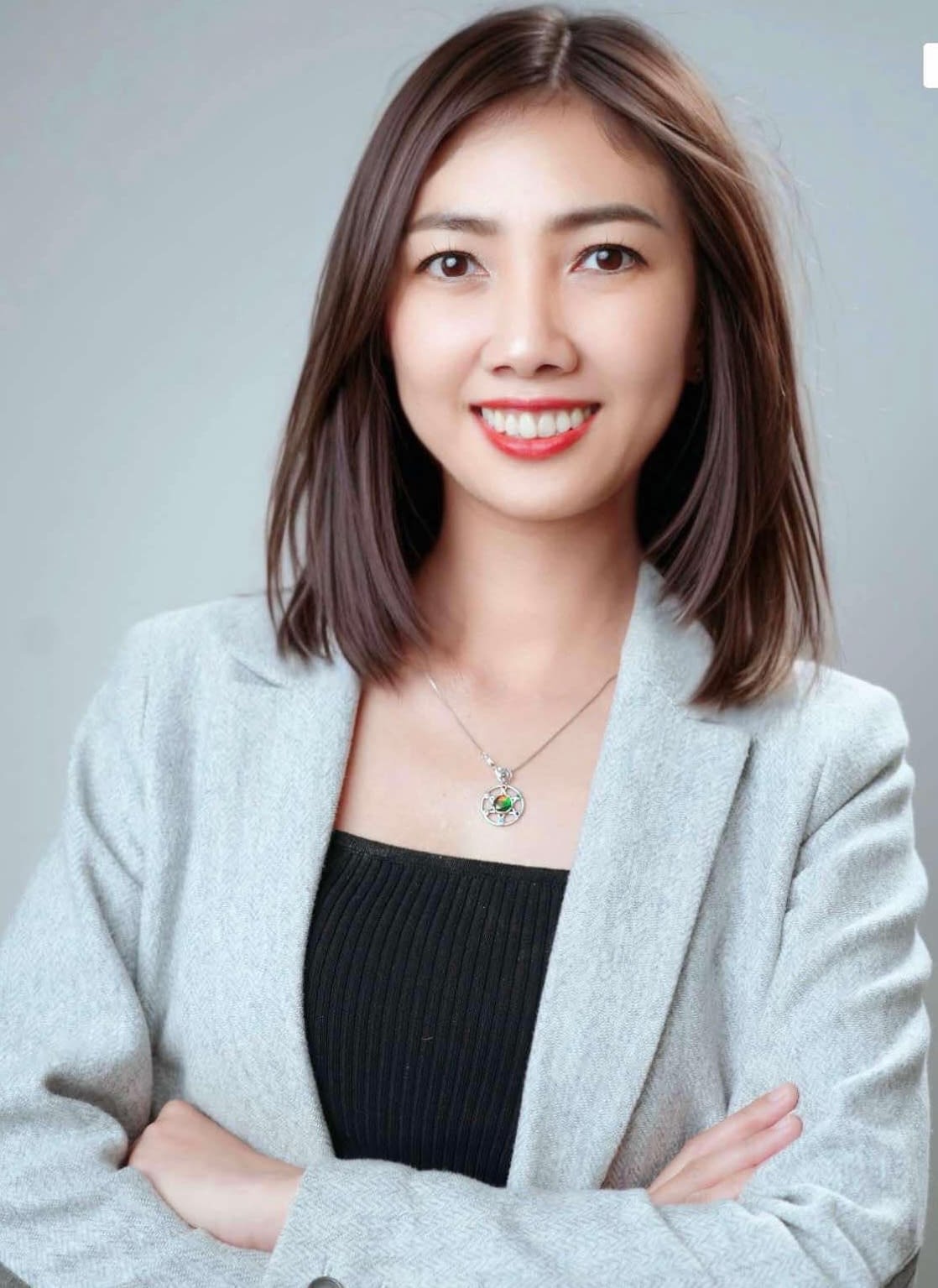 4- Headshot – Minndy Le 4- Headshot - Minndy Le