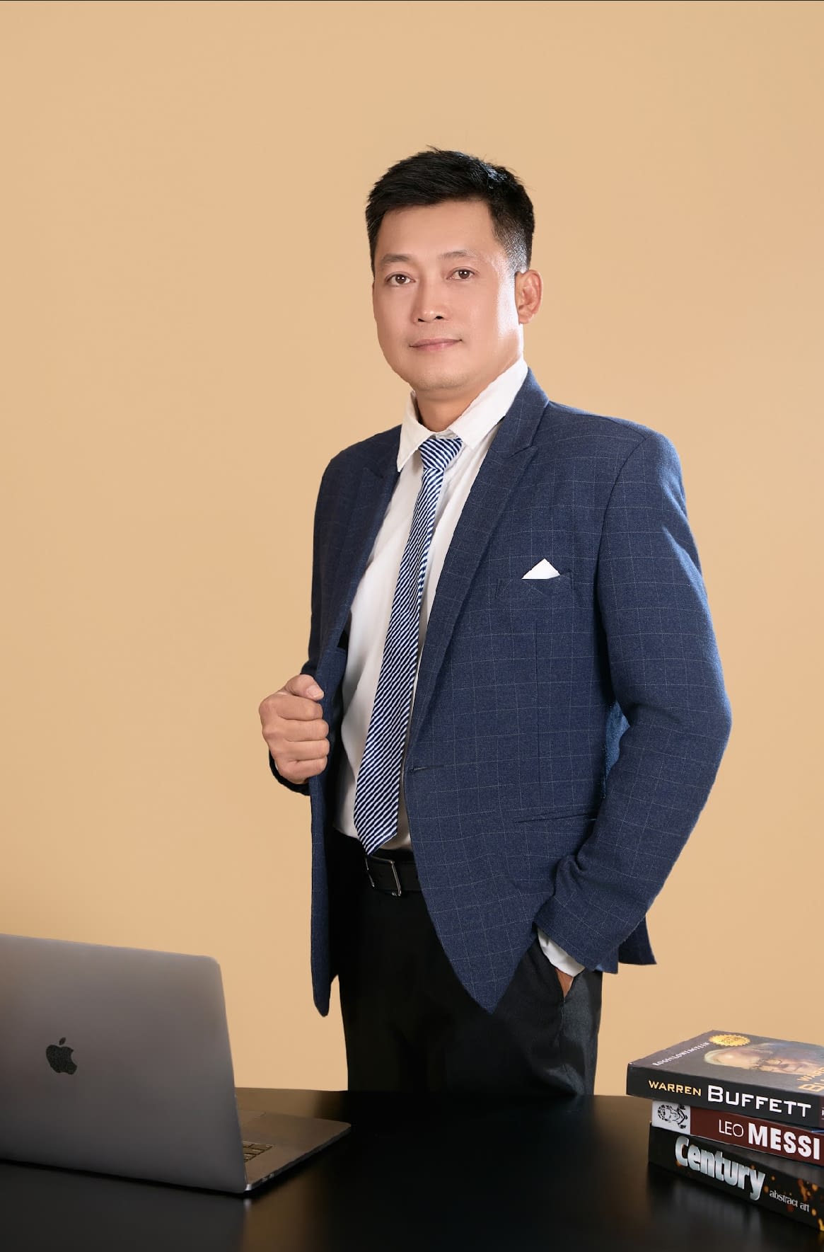 4-Headshot- (Anh Khoa Le)