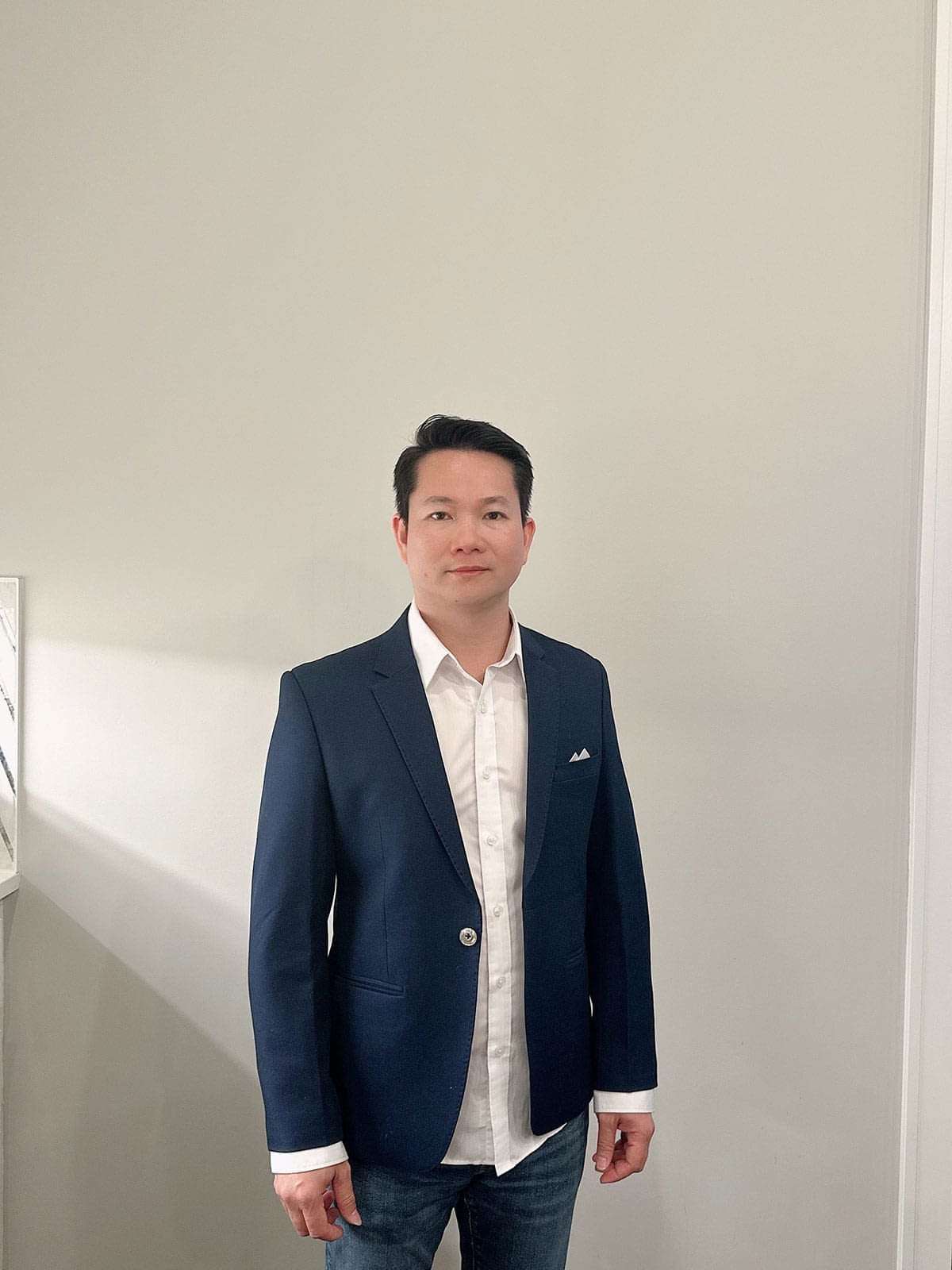 4–Headshot–(Tuan-Duong) 4--Headshot--(Tuan-Duong)