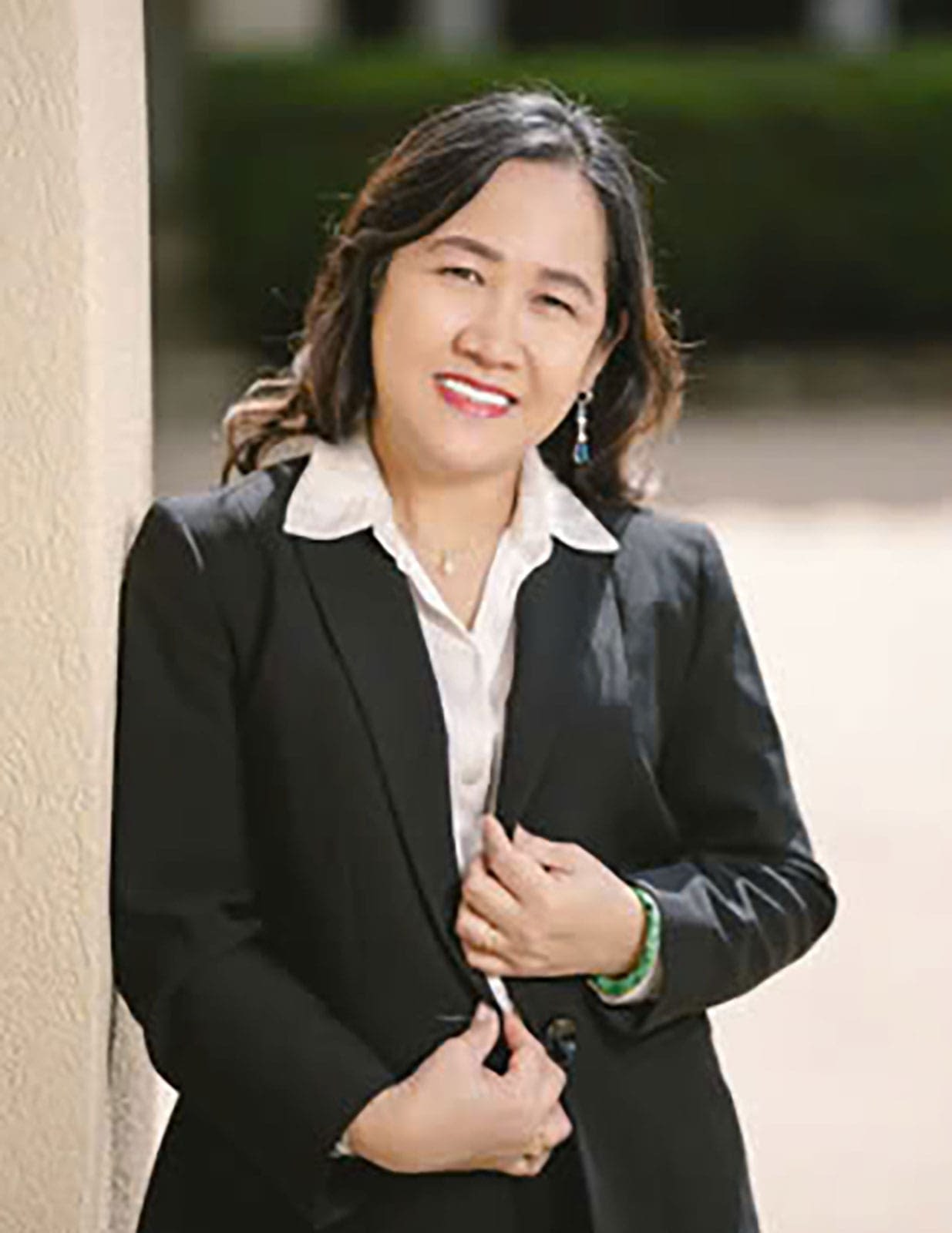 4-Headshot-(-Uyen-Cao)-