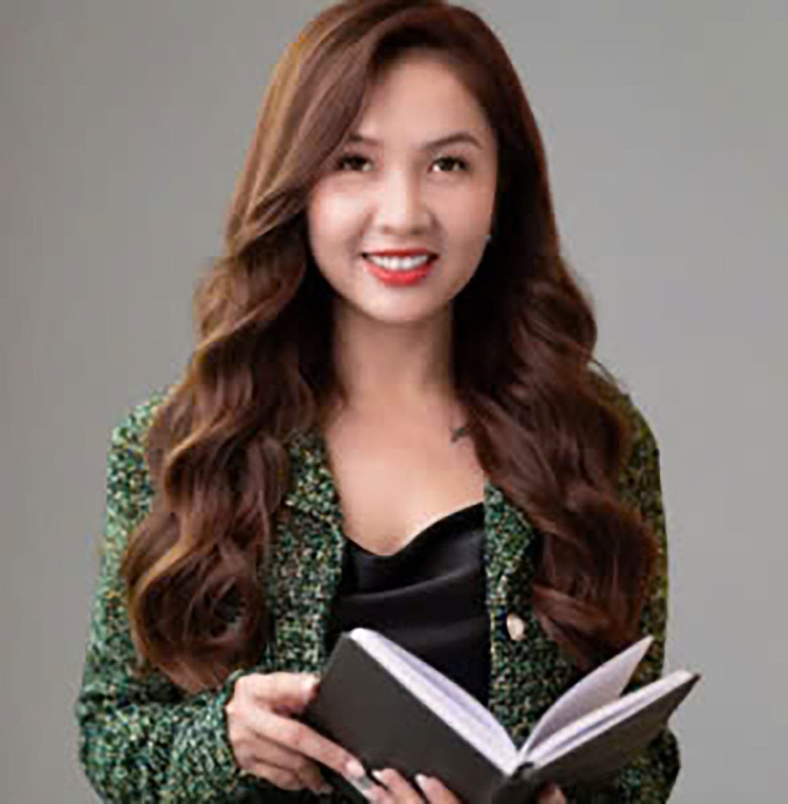 4–Headshot–Trang-Le 4--Headshot--Trang-Le