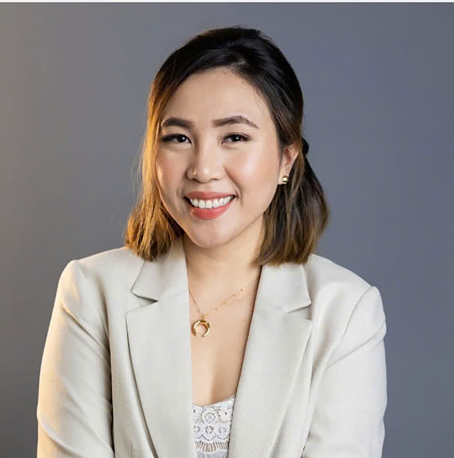 4-Headshot–Uyen-Huynh—TX 4-Headshot--Uyen-Huynh---TX