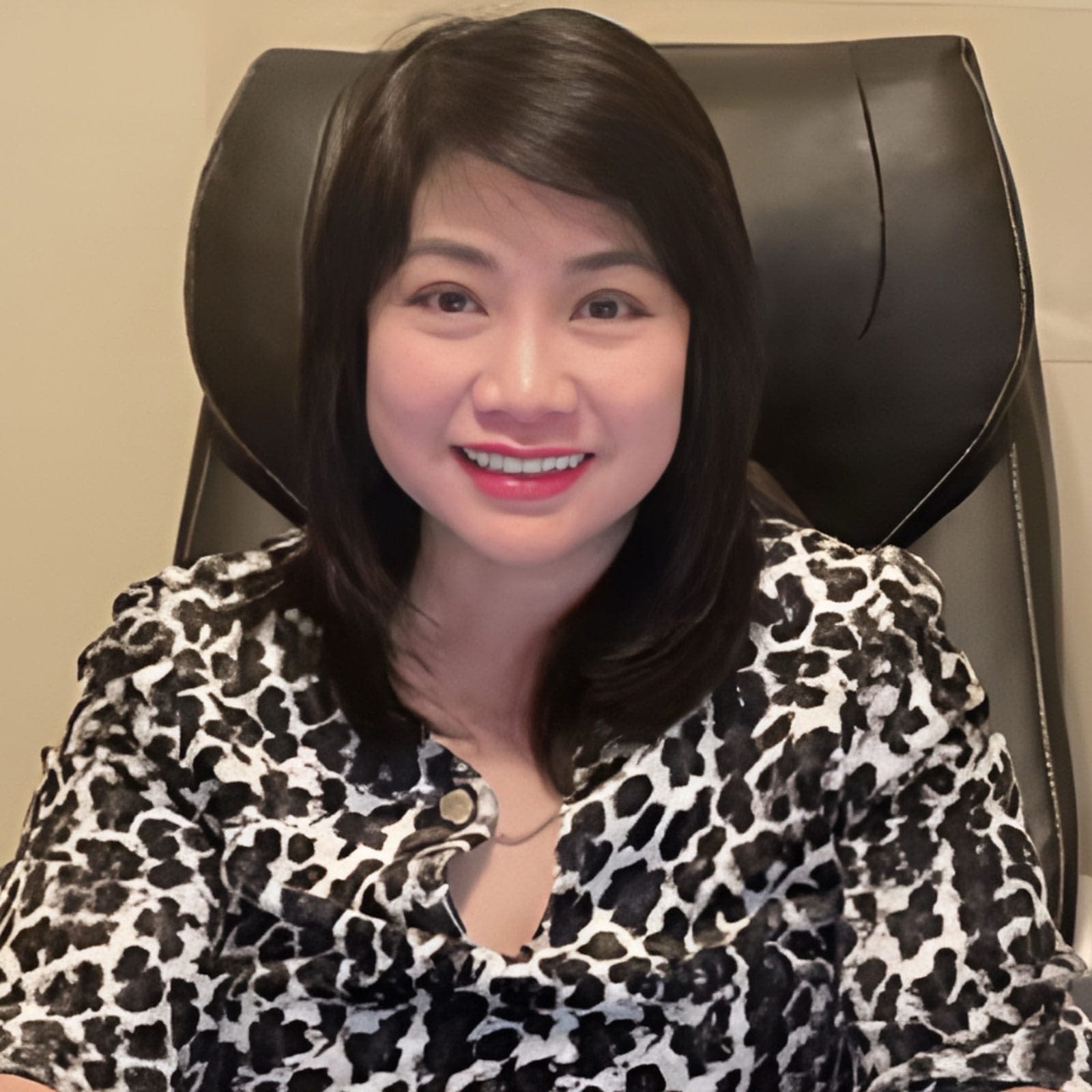 4–Headshot—Hanh-Le 4--Headshot---Hanh-Le