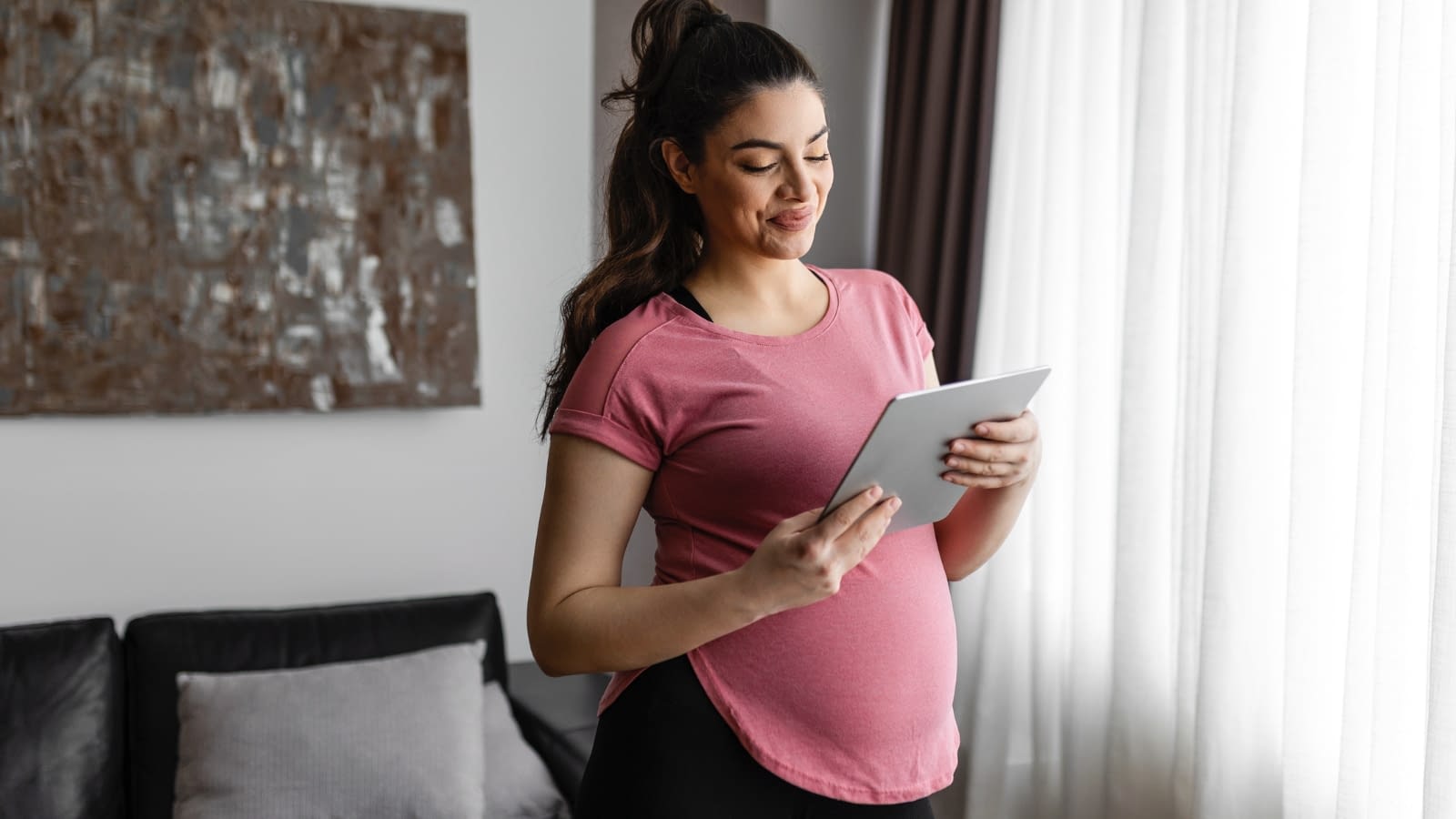 Nov 10 blog pregnant woman reading iPad