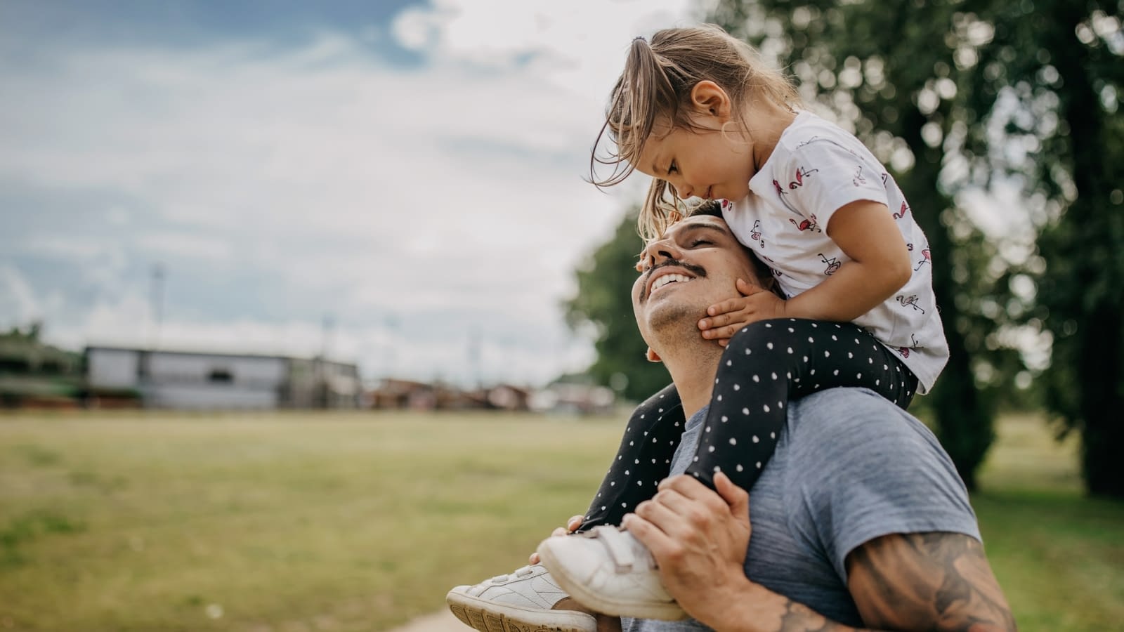 lapsed life insurance dad outside with his daughter on his shoulders