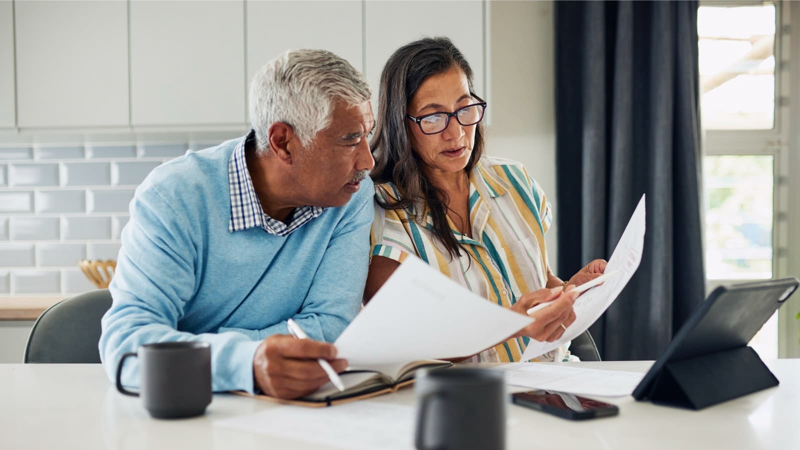 Jan 16 blog Older couple comparing insurance options