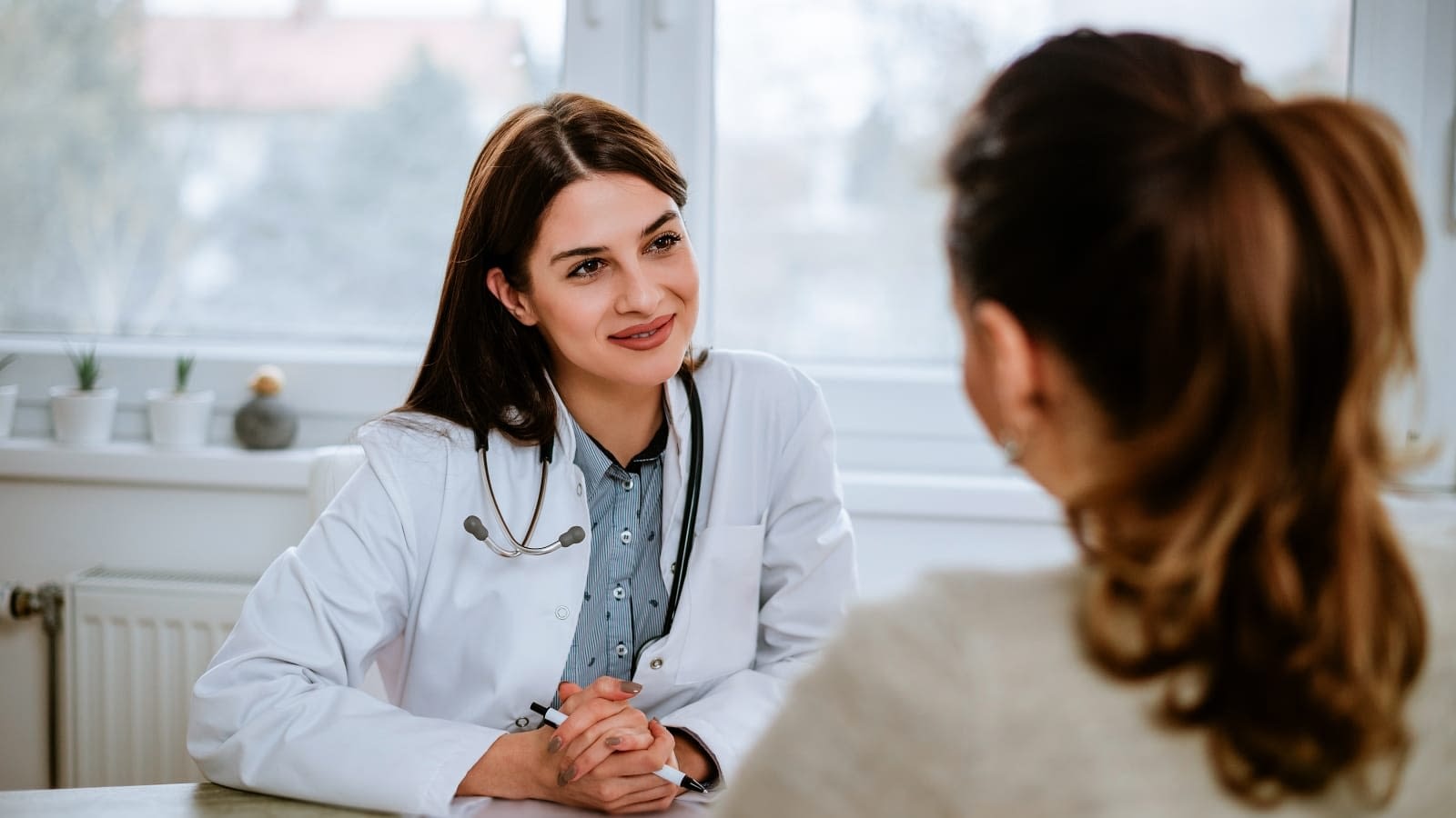 healthcare doctor listening to patient