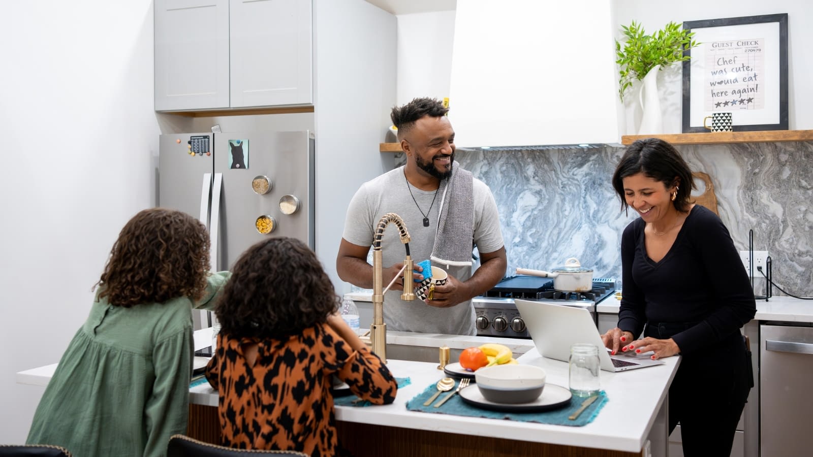 Nov 22 blog family spending time together in kitchen