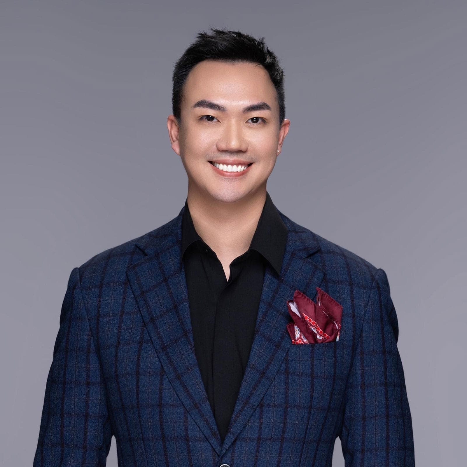 4-Headshot-(Nick-On)