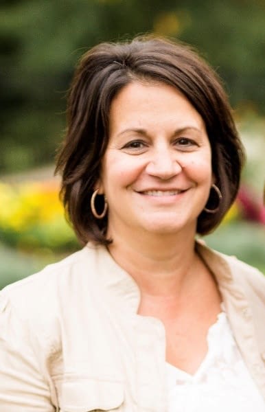 Jennifer O'Connell Headshot