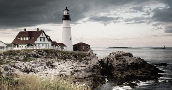 lighthouse_along_the_coast_575x300