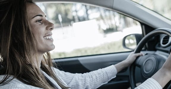 woman_driving_car_575x300