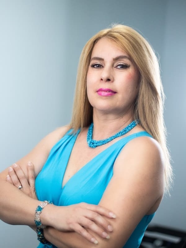 Lilian Albizures Employee Image