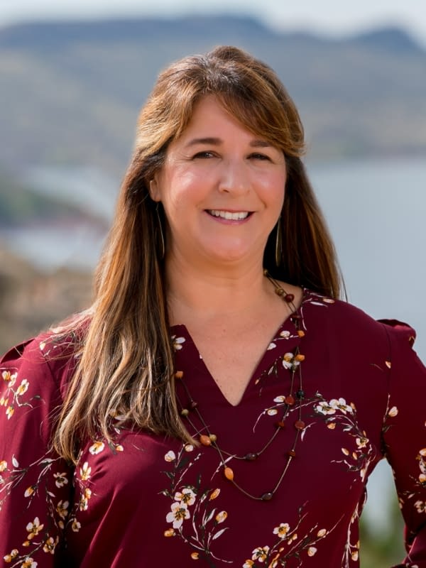 Christina Frey headshot 1