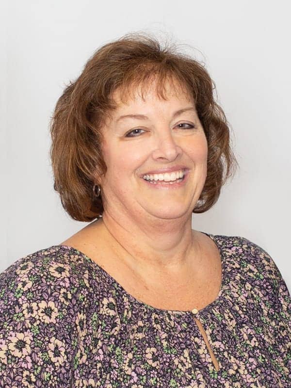 Tammy Headshot