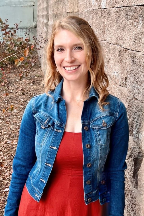 Nikki Henderson Headshot