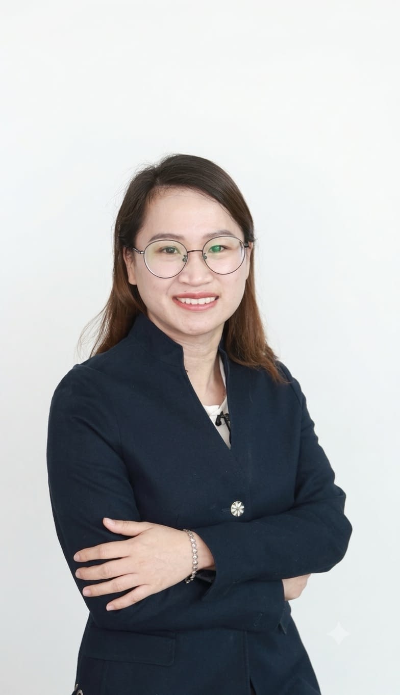 4- Headshot – Hannah Ngo 4- Headshot - Hannah Ngo