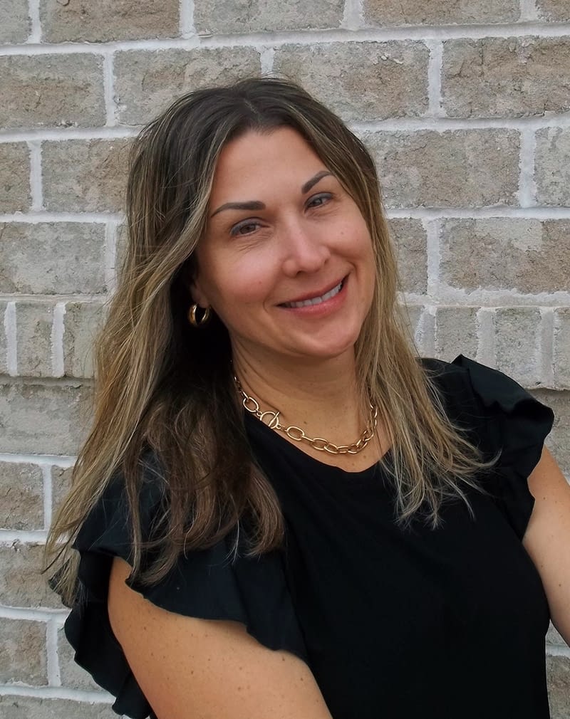Vicki Headshot