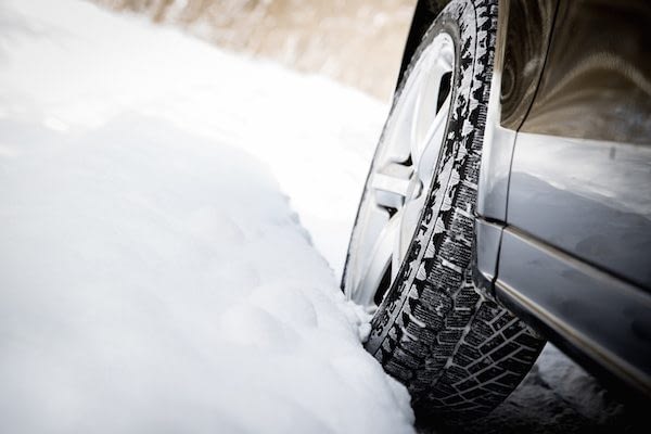 Tips To Stay Safe While Driving In Winter Weather