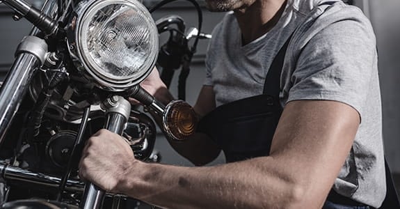 How to replace your motorcycle’s headlight