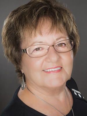 MattinglyIns-Headshots-Carolyn-1C-002 MattinglyIns-Headshots-Carolyn-1C-002