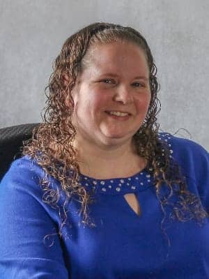 Hollie Picture Hollie Snyder headshot